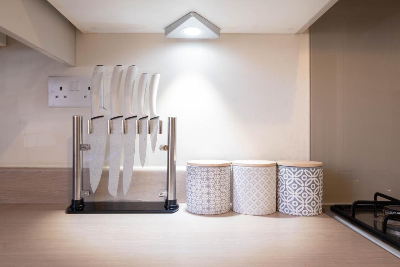 Beautiful And Comfortable Home Away From Home With Free Parking, Fast Wifi And White Crisp Hotel Standard Linen Hosted By Our Home Short Stays นอร์ทแธมป์ตัน ภายนอก รูปภาพ